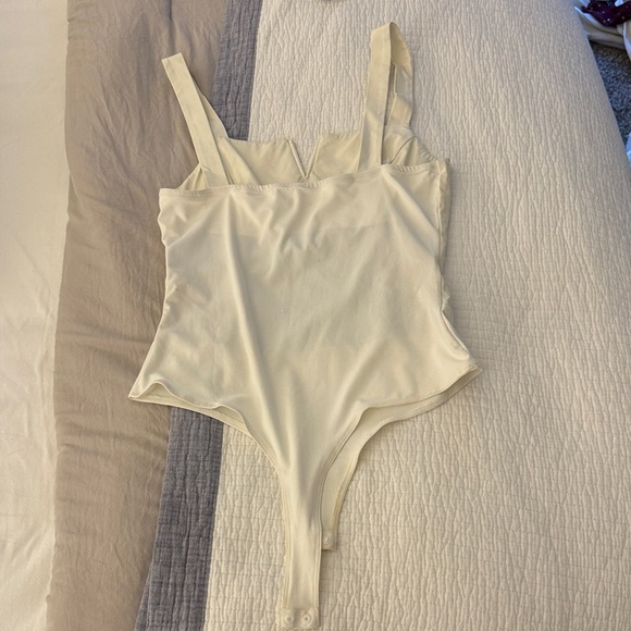Elegant White Bodysuit - Picture 5 of 5